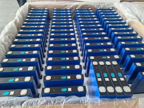 ต้องใช้เซลล์ LiFePO4 จำนวนเท่าใดสำหรับแบตเตอรี่ 48V